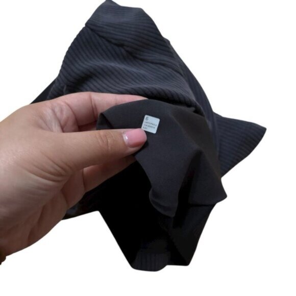 Lululemon Ribbed Softstreme High Rise Shorts 2" Size 6 - Picture 5 of 6